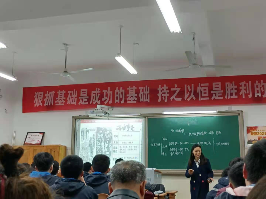 共享資源，提高質(zhì)量 初中部組織教師赴湘郡未來參加交流學習活動
