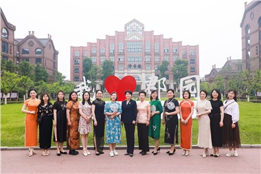 端午時(shí)節(jié)書韻香，一襲旗袍增芳華——新港區(qū)企業(yè)文化節(jié)在郡華舉行