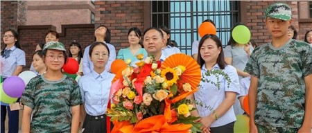 月滿中秋 師恩難忘——岳陽市郡華學(xué)校雙節(jié)同慶活動(dòng)
