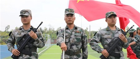 龍騰虎躍秋風(fēng)勁，沙場點(diǎn)兵英姿颯——岳陽市郡華學(xué)校軍訓(xùn)匯演