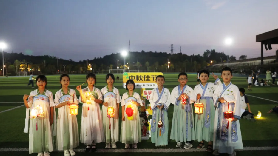 燈耀中秋，月滿郡園丨郡華學(xué)校小學(xué)部共度佳節(jié)